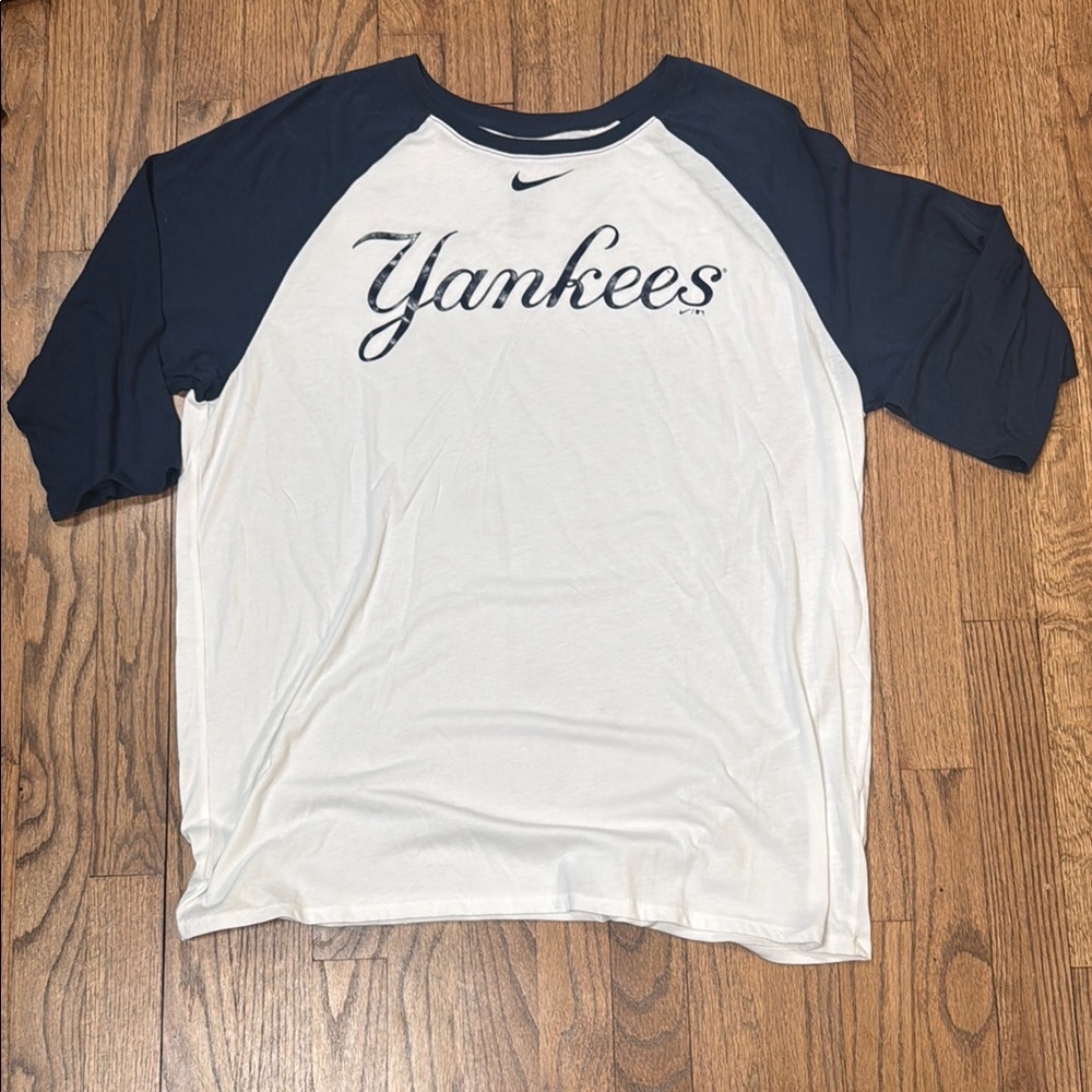 Nike Yankees 3/4 Sleeve Top